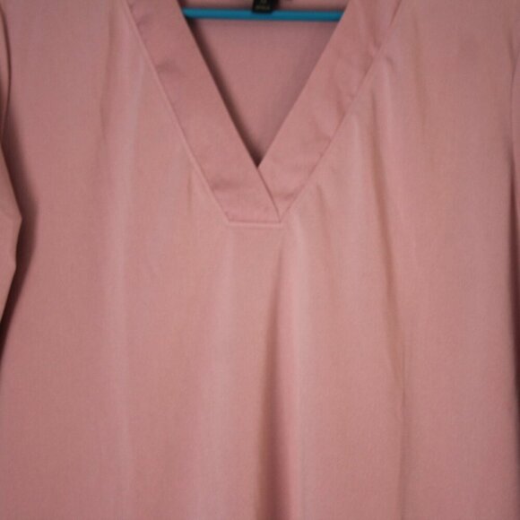 Banana Republic Pink V-Neck Dress Shirt with 3/4 Length Sleeves Medium - Picture 4 of 12